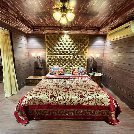 Hotel Shailly Inn Ahmedabad Exterior photo