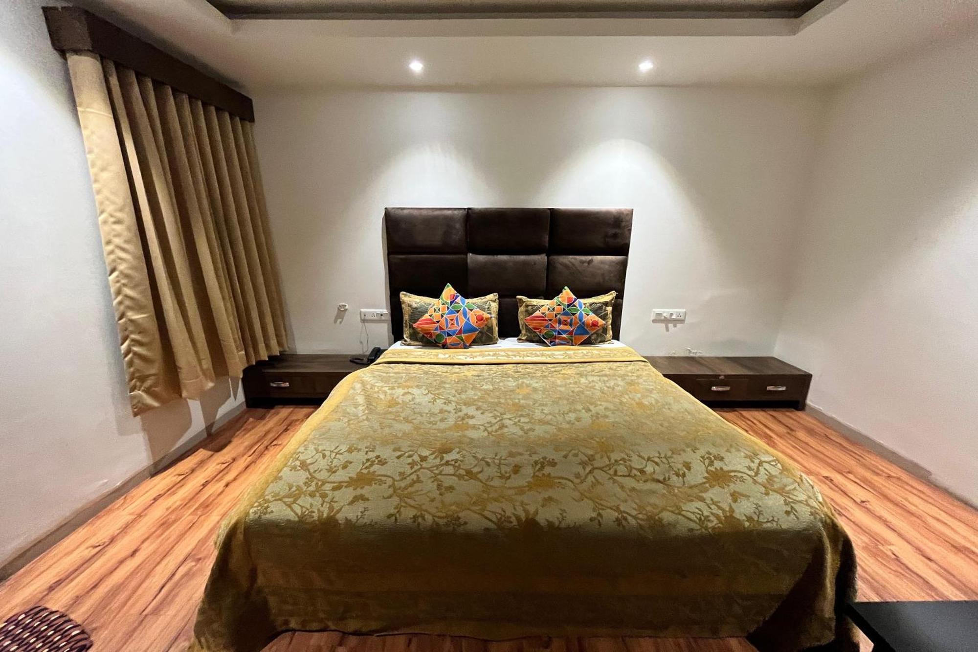 Hotel Shailly Inn Ahmedabad Exterior photo